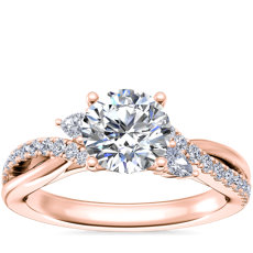 Anillo de compromiso romántico con diseño torcido asimétrico y motivo floral con diamantes en oro rosado de 18 k (1/4 qt. total)
